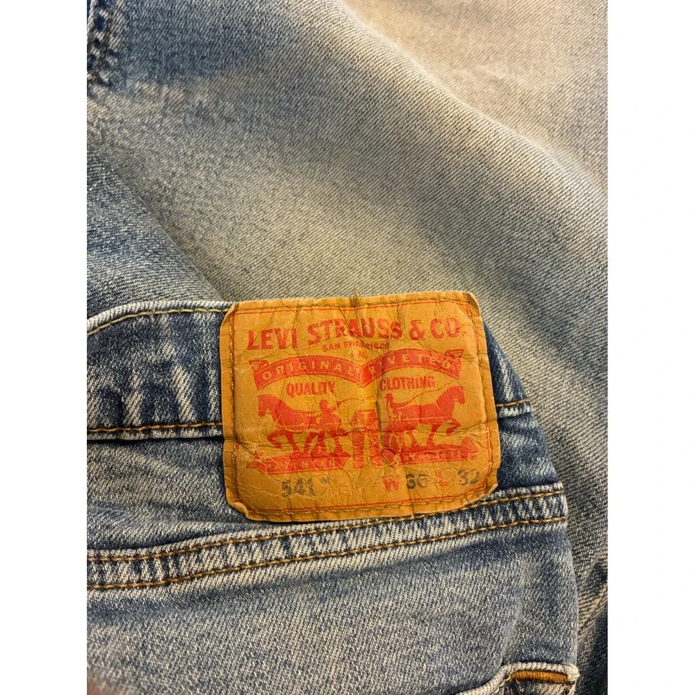Levis 541 Athletic Taper‎ Jeans Mens 36x32 Light Wash Distressed Blue Denim 3423